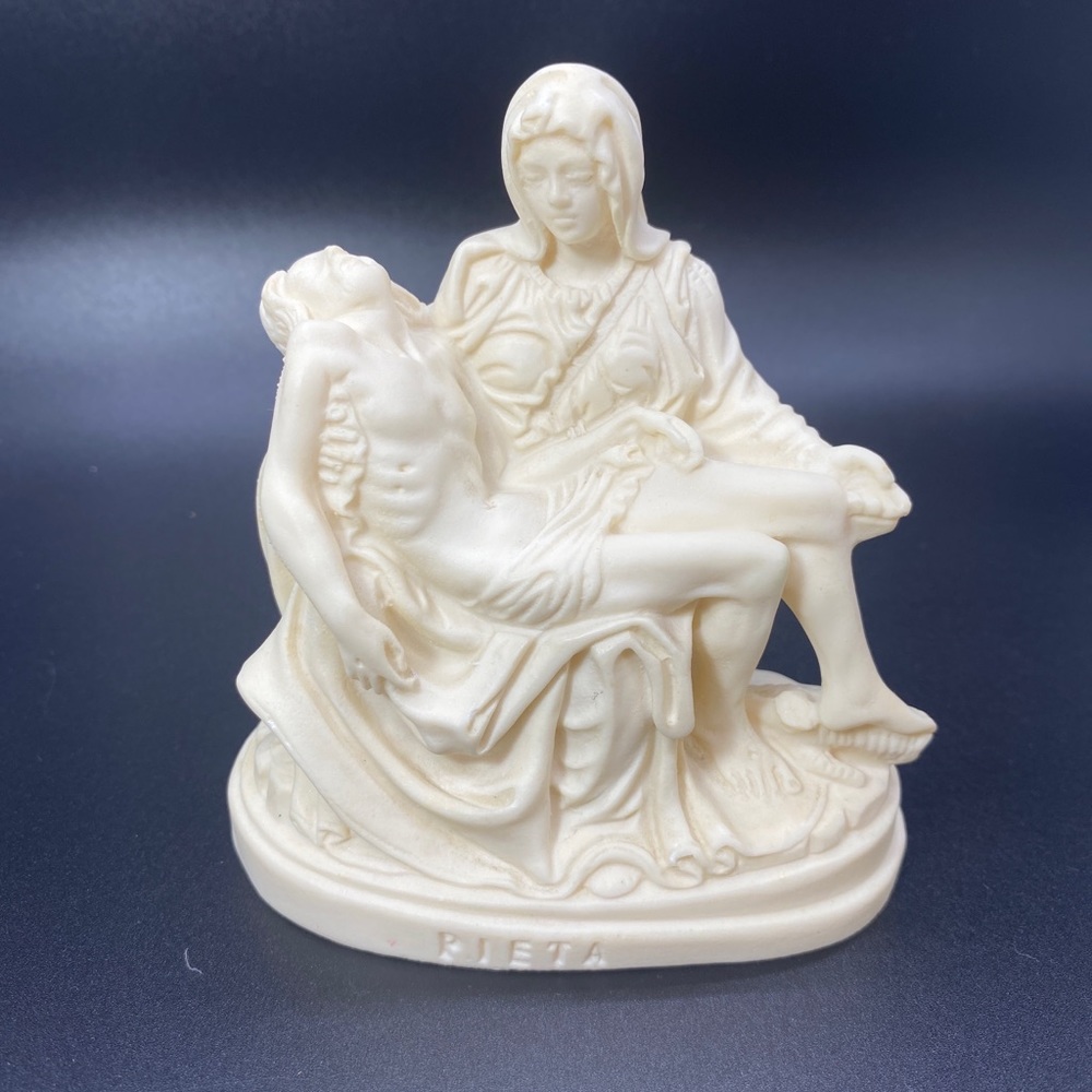 Statue La Pietà by Michelangelo in original alabaster signed L. TONI ,Pietà.#172